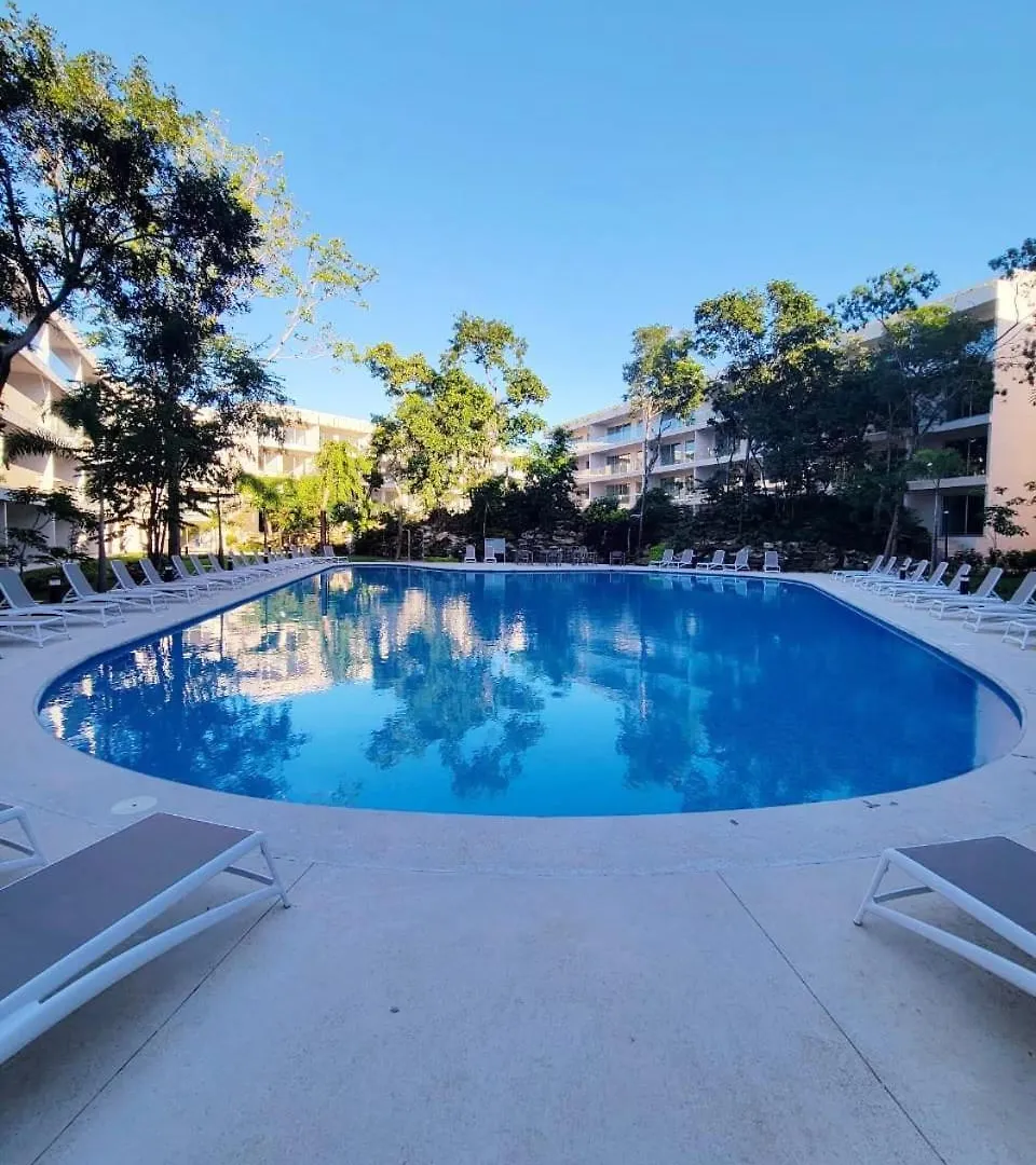 Appartamento Modern Playacar Condo With Poolside Views & Nature Playa del Carmen