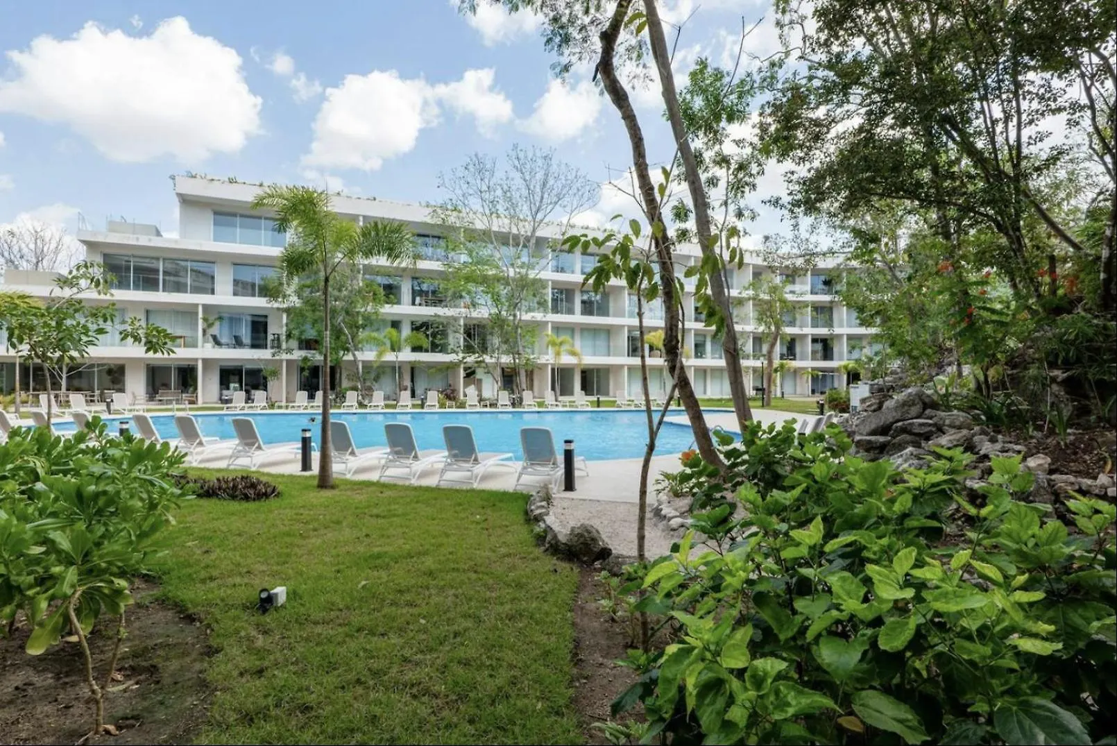 Modern Playacar Condo With Poolside Views & Nature Playa del Carmen Messico