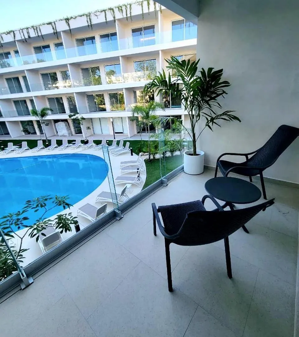 Modern Playacar Condo With Poolside Views & Nature Playa del Carmen Meksyk